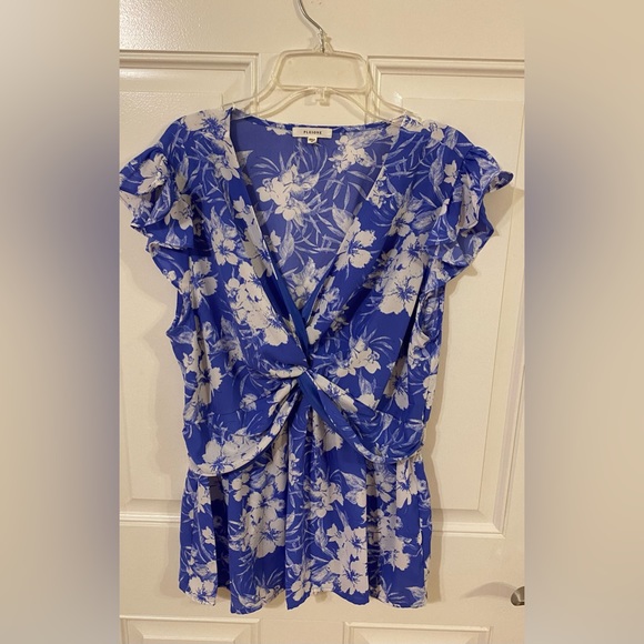 Tops - Gorgeous blouse. Size medium